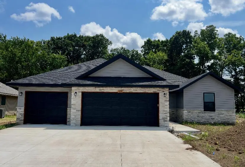 668 W Brook Hollow Road, Nixa, MO 65714 - #1