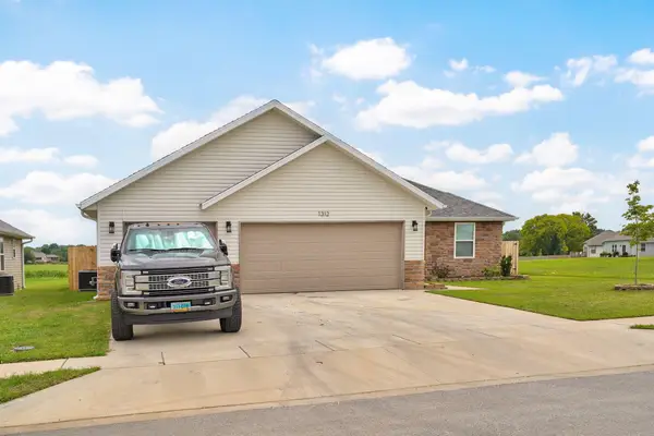 1312 N Maxine Avenue, Nixa, MO 65714