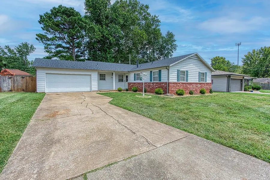 2516 S Rogers Avenue, Springfield, MO 65804 - #2