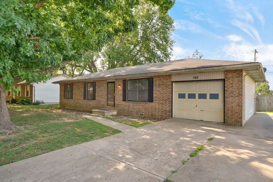 102 E Scott Wayne Drive, Nixa, MO 65714 - #3