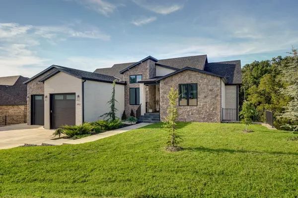 343 W Monarchwood Drive, Nixa, MO 65714