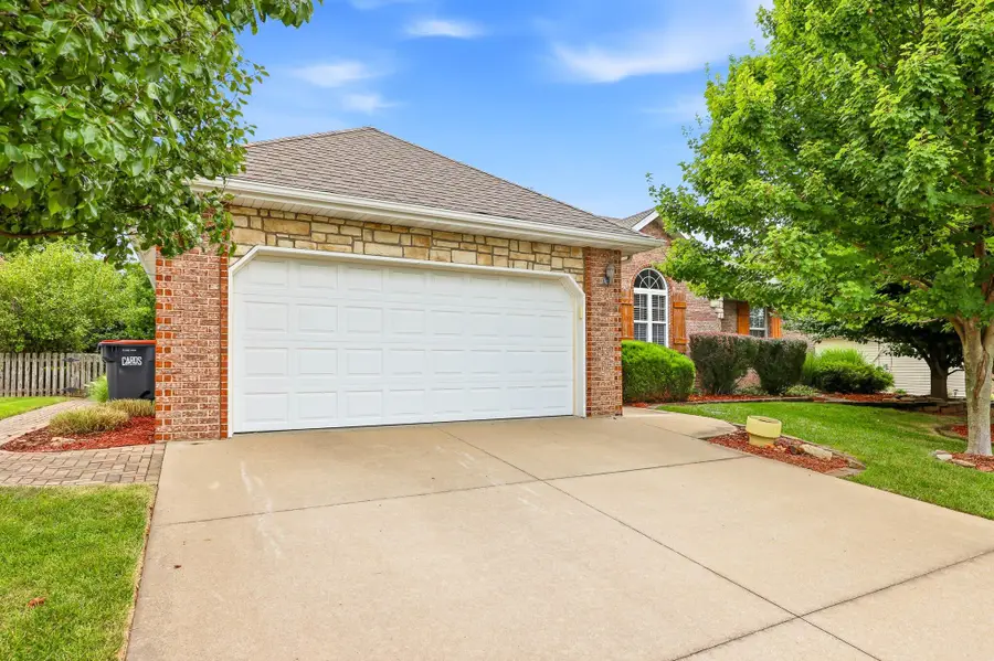 301 E Cypress Street, Clever, MO 65631 - #2