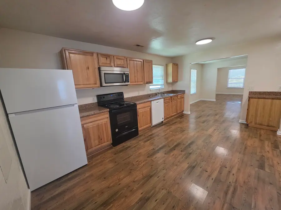 2147 N Fremont Avenue, Springfield, MO 65803 - #2