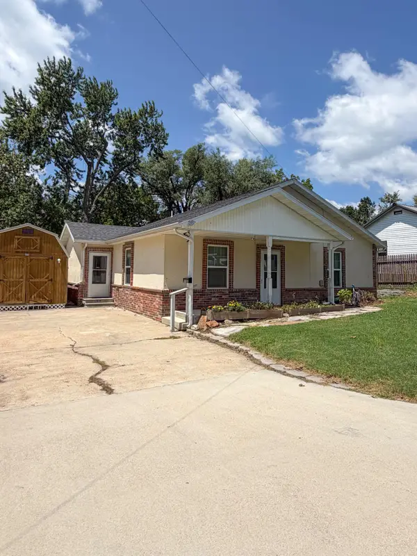1107 Julia Street, Mountain Grove, MO 65711