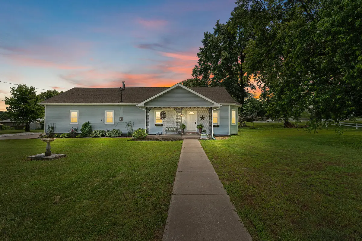 322 E Drive Street, Clever, MO 65631 - #1