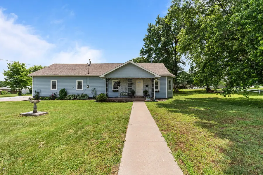 322 E Drive Street, Clever, MO 65631 - #2