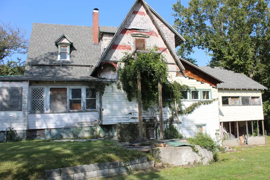 409 E College Street, Aurora, MO 65605 - #3