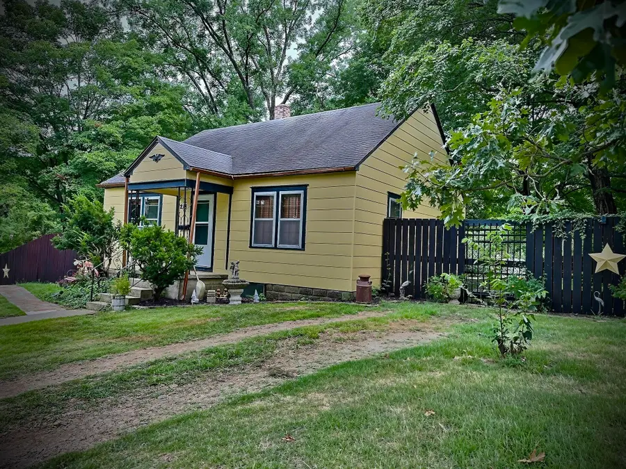 218 W Joe Davis Street, El Dorado Springs, MO 64744 - #3