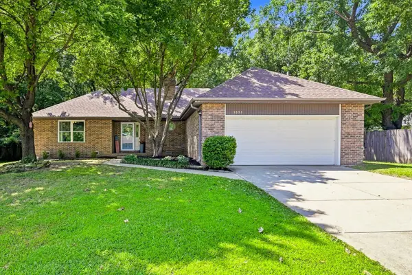 2035 S Glenn Avenue, Springfield, MO 65807