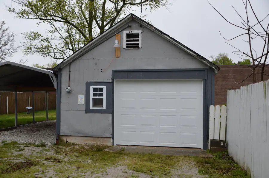 1243 E Thoman Street, Springfield, MO 65803 - #2