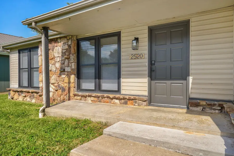 2520 S Fort Avenue, Springfield, MO 65807 - #3