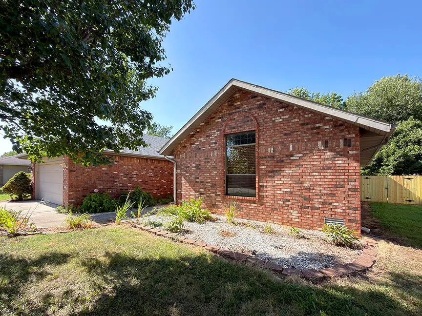 2225 W Rockwood Street, Springfield, MO 65807 - #3