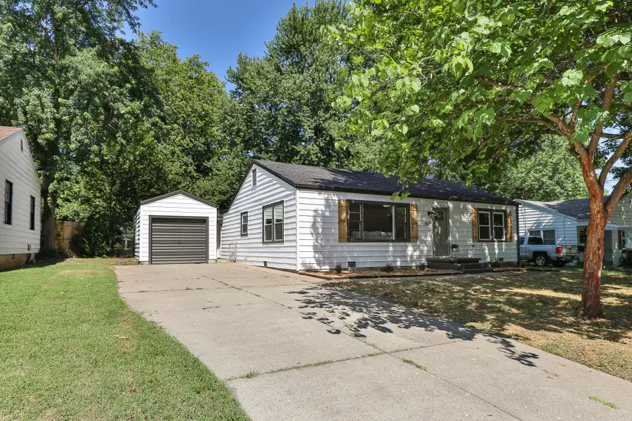 1637 S Broadway Avenue, Springfield, MO 65807 - #2