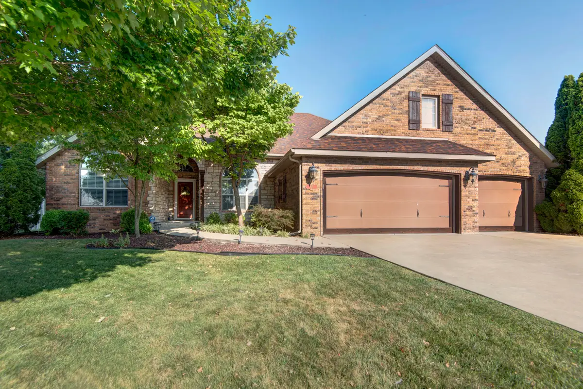 615 N Maplewood Hills Road, Nixa, MO 65714 - #1