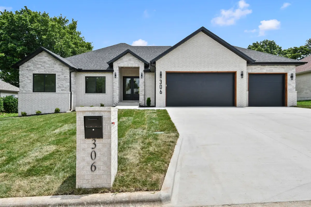306 Park Cir, Sparta, MO 65753 - #1