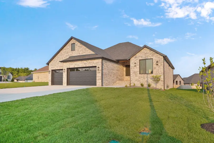 2136 N Sun Valley Drive, Springfield, MO 65802 - #2