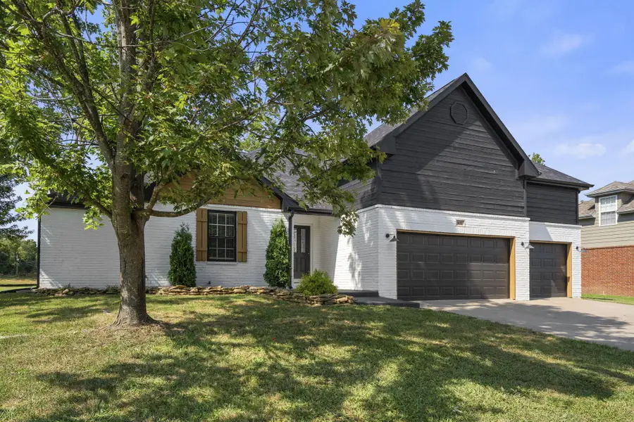 835 E Country Ridge Street, Nixa, MO 65714 - #3