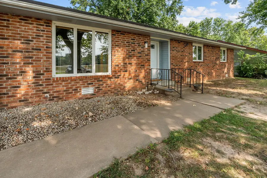 1304 S Adams Avenue, Aurora, MO 65605 - #2
