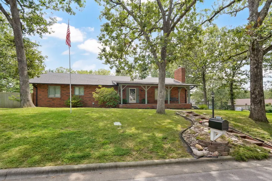 1214 W Beverly Hills Drive, Springfield, MO 65803 - #2