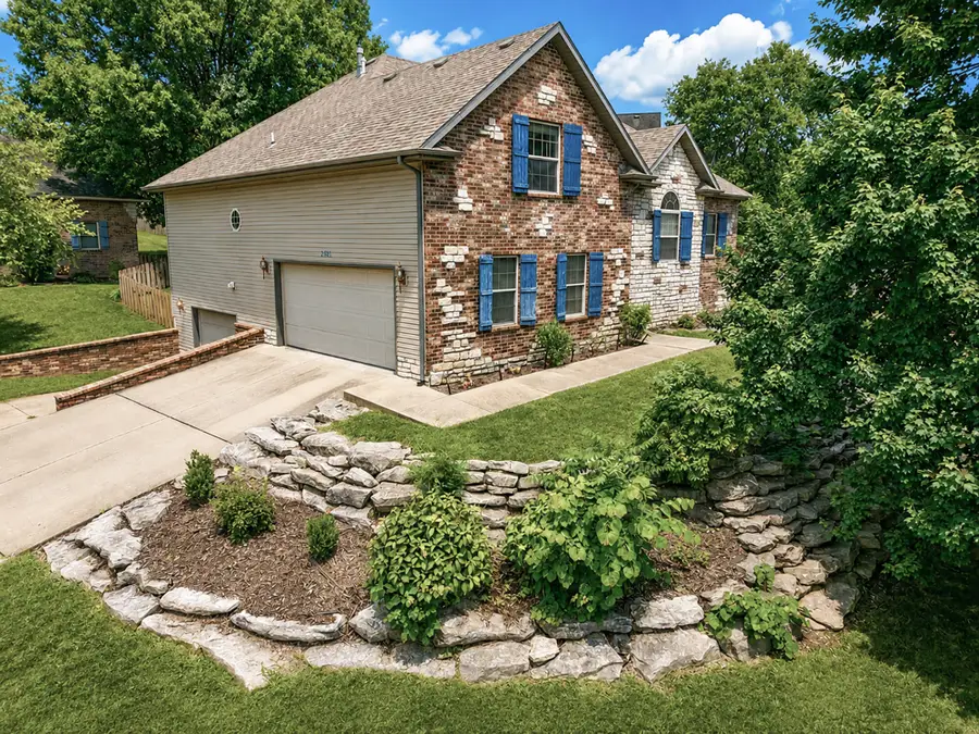 2481 W Chatsworth Court, Springfield, MO 65810 - #2