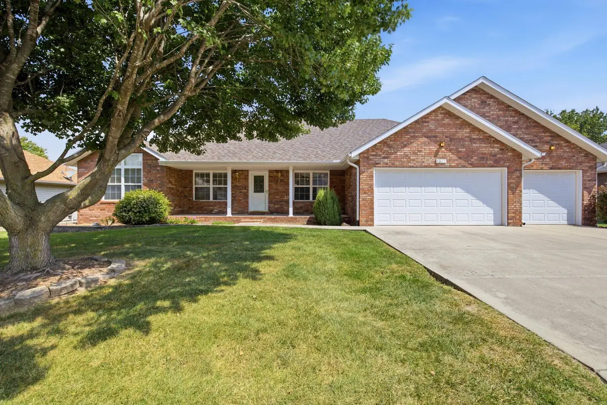 1611 E Barnes Street, Ozark, MO 65721 - #1