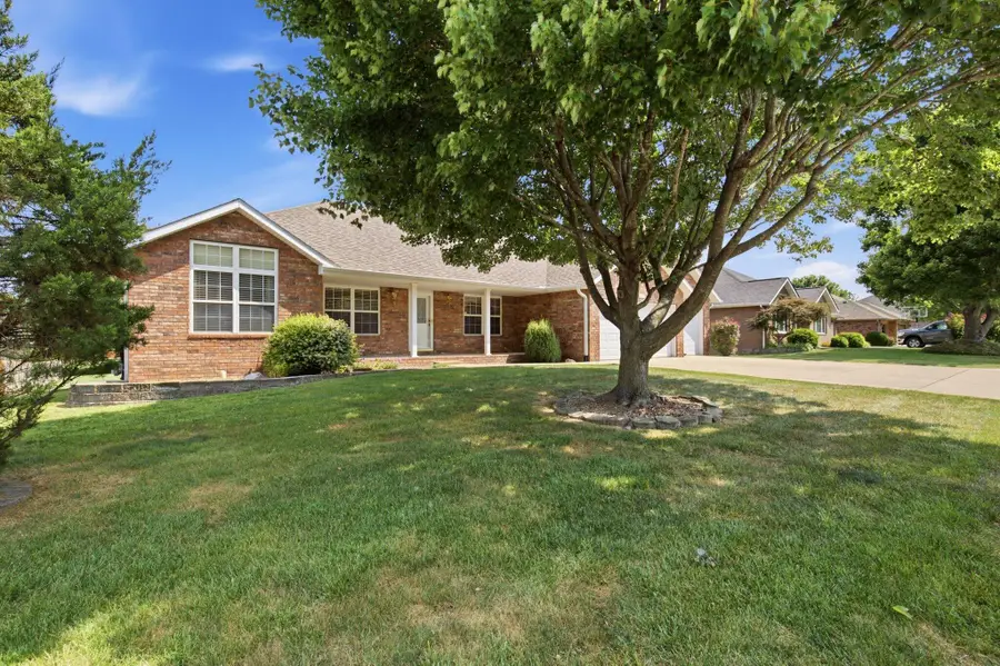 1611 E Barnes Street, Ozark, MO 65721 - #2