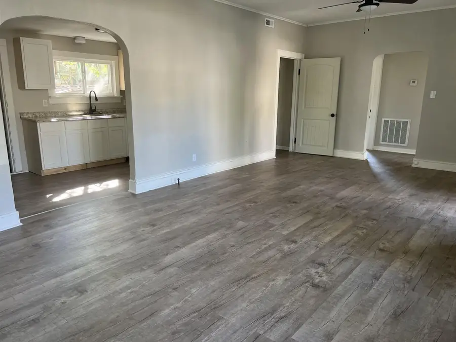 29 S Ball Street, Webb City, MO 64870 - #2