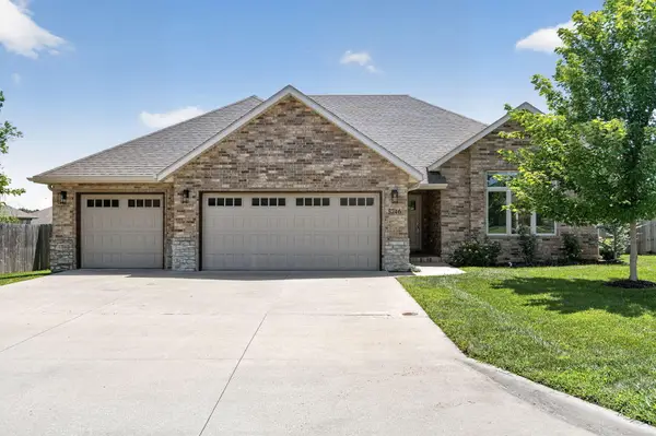 5746 E Park Place, Strafford, MO 65757
