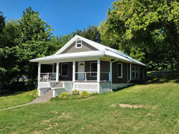 106 Mountain Street, Cassville, MO 65625