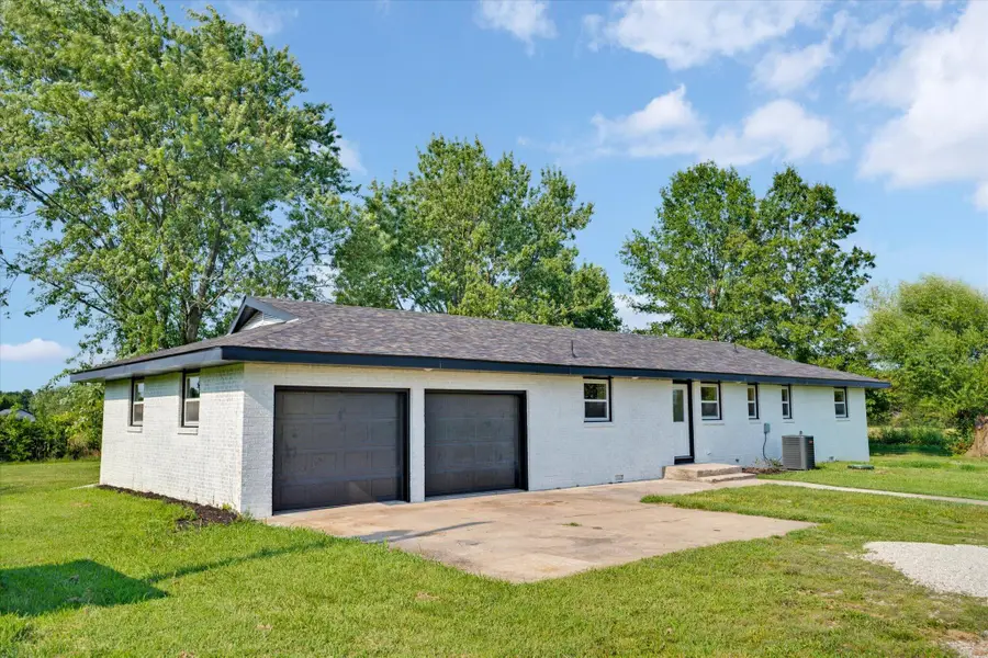 3760 E Shelby Road, Springfield, MO 65803 - #2