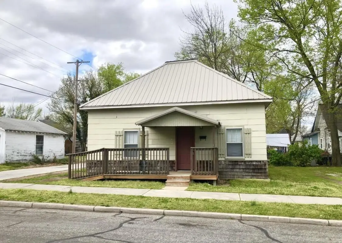 609 E 15th Street, Joplin, MO 64804 - #1