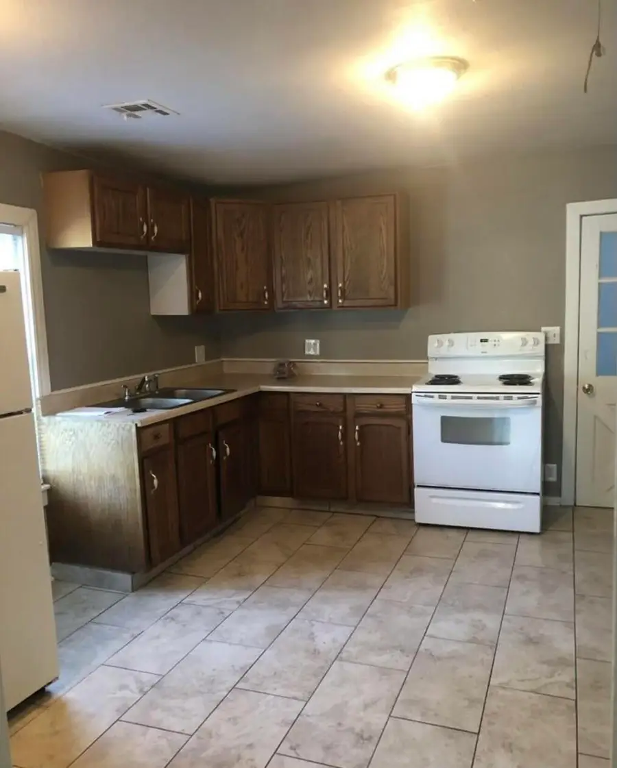 609 E 15th Street, Joplin, MO 64804 - #2