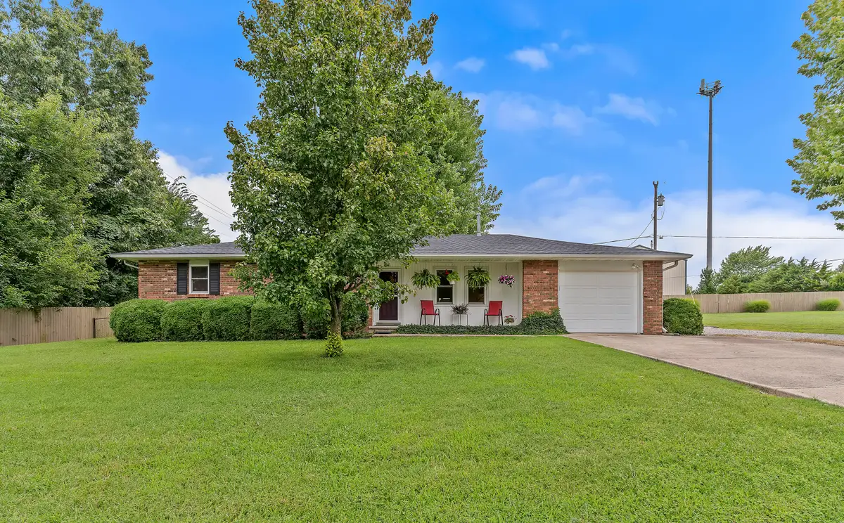 1057 S Elm Street, Marshfield, MO 65706 - #1