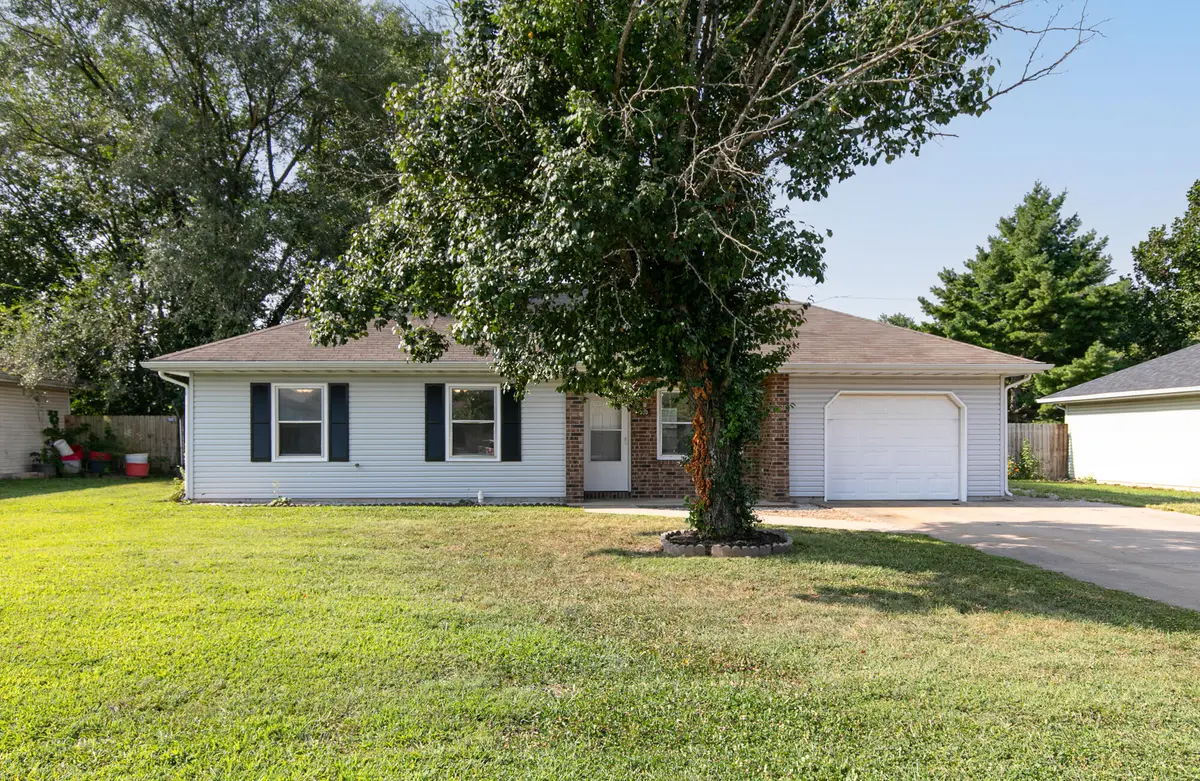 320 E Parkview Street, Bolivar, MO 65613 - #1
