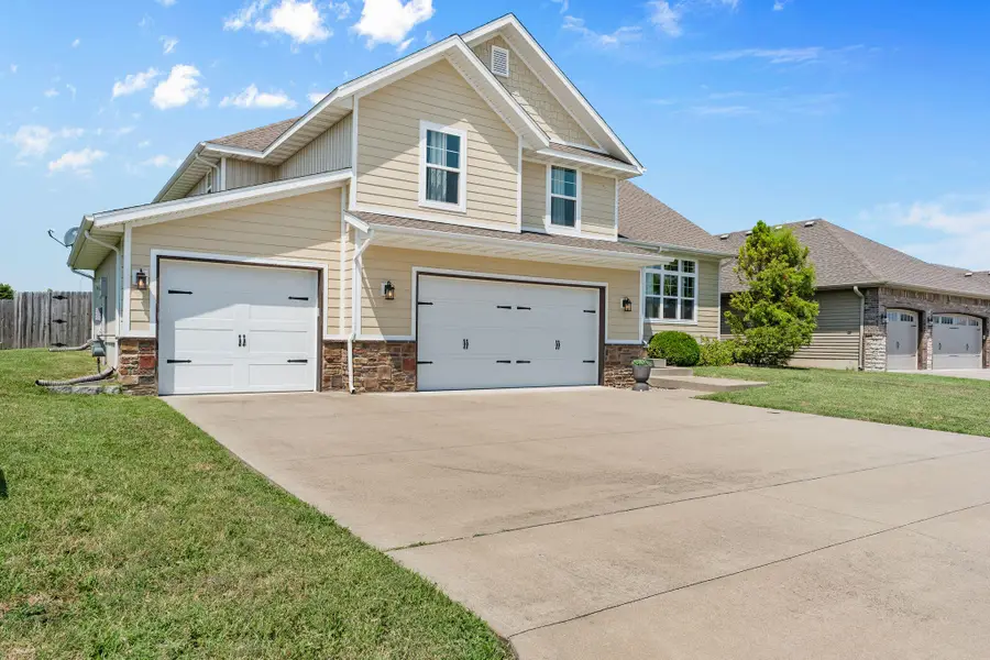 3467 S Valley View Drive, Springfield, MO 65807 - #3