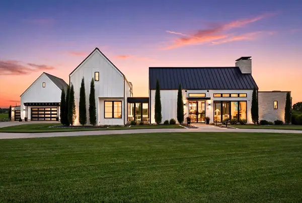 221 E Wisteria Lane, Ozark, MO 65721