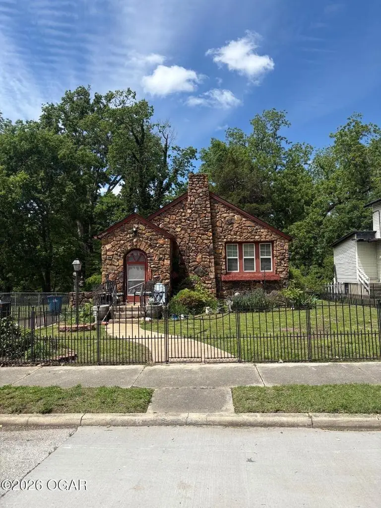 1621 S Main Street, Carthage, MO 64836 - #1