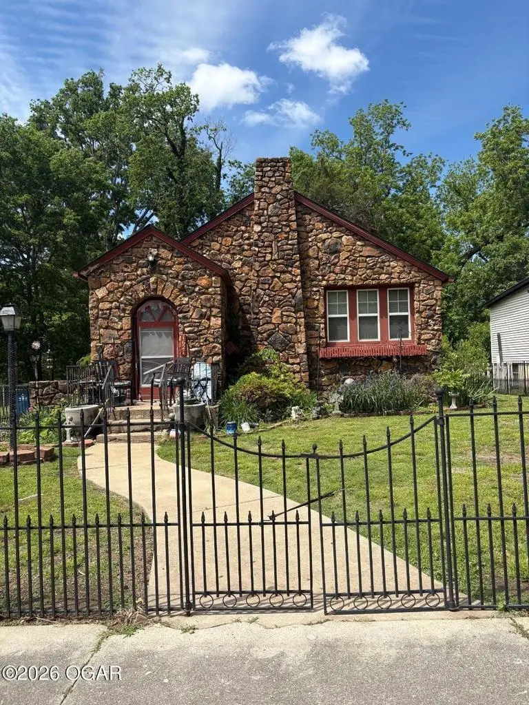 1621 S Main Street, Carthage, MO 64836 - #2