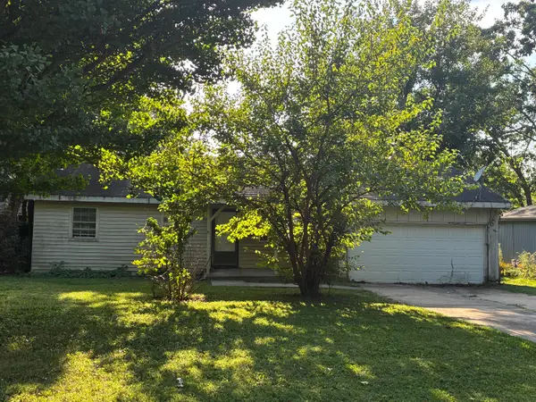 909 S Devonshire Drive, Springfield, MO 65802