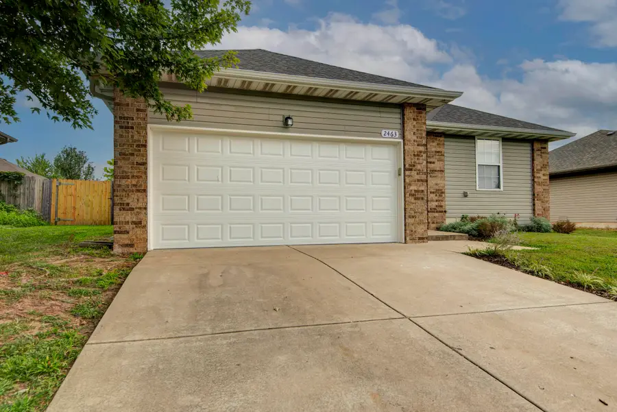 2463 W Cedar Creek Drive, Springfield, MO 65803 - #2