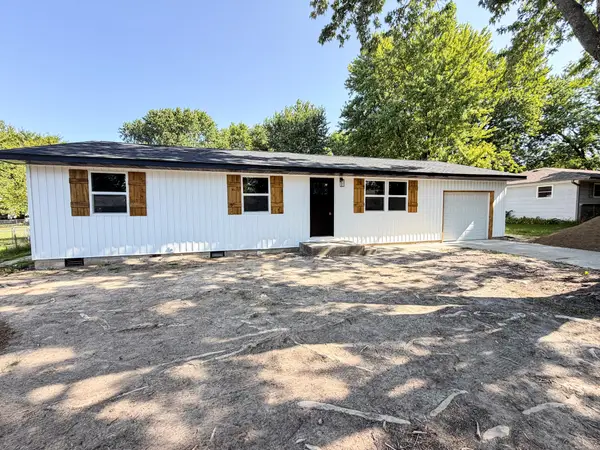 619 W Elm Street, Aurora, MO 65605