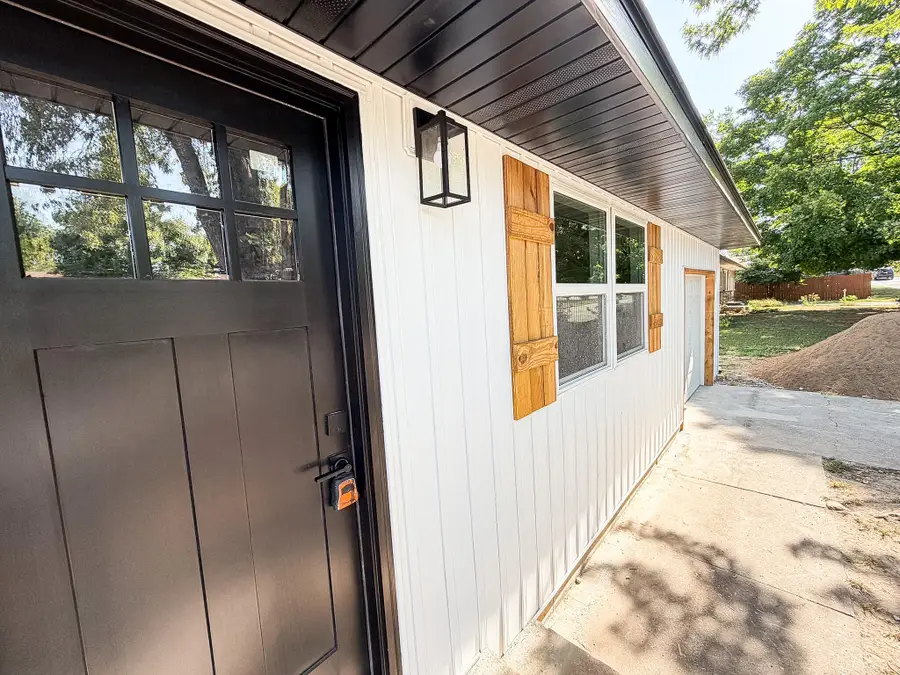 619 W Elm Street, Aurora, MO 65605 - #3