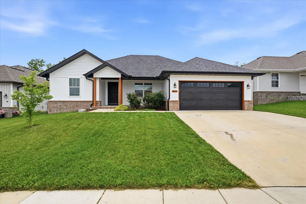 802 S Wheaton Hills Drive, Nixa, MO 65714 - #1