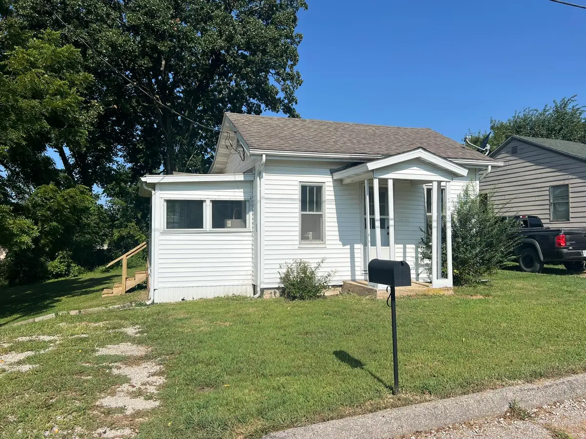 205 N Ash Street, Willow Springs, MO 65793 - #1