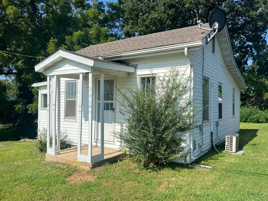 205 N Ash Street, Willow Springs, MO 65793 - #2