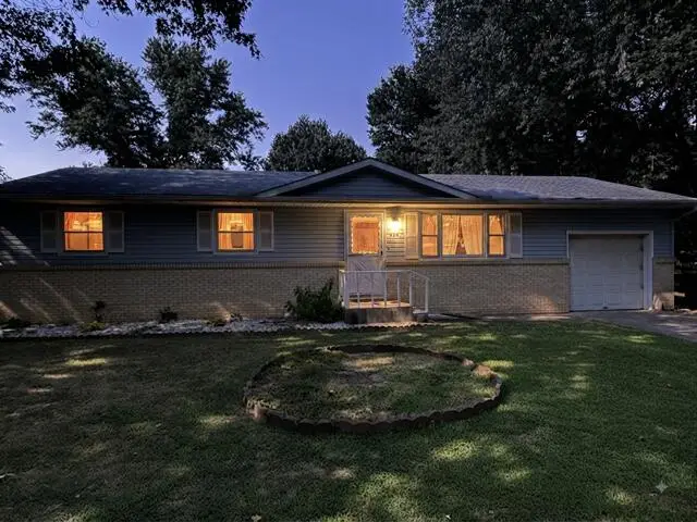 463 W Pearl Street, Aurora, MO 65605 - #1