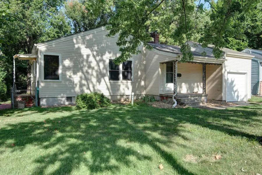 1427 S Pickwick Avenue, Springfield, MO 65804 - #2