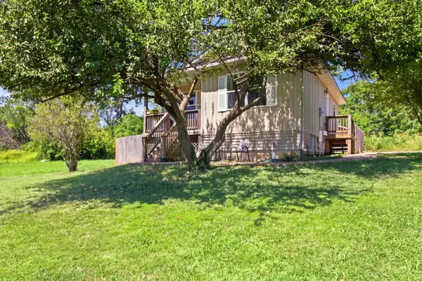 2217 W Volunteer Way, Springfield, MO 65803