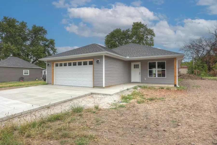 215 W Lexington Avenue, Jasper, MO 64755 - #3