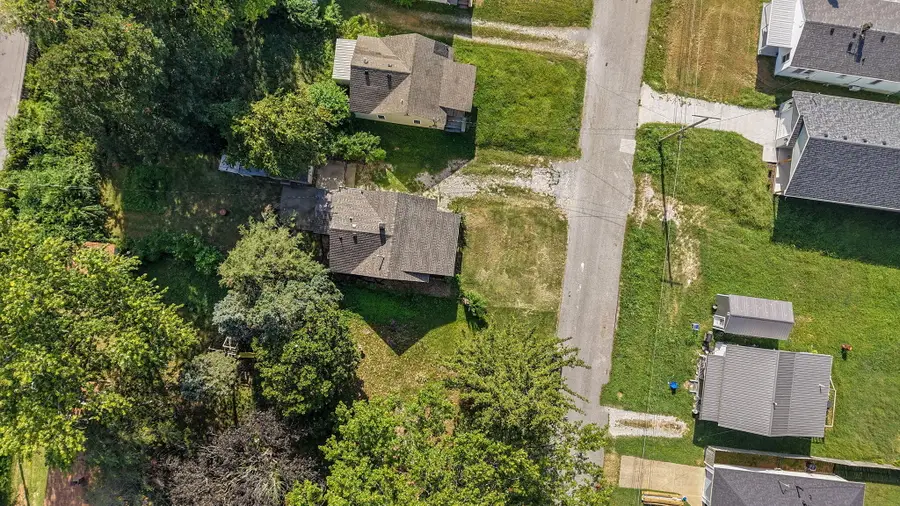 908 W Della Street, Springfield, MO 65803 - #3